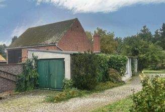 Garagengebäude mit Werkstatt und Unterstand