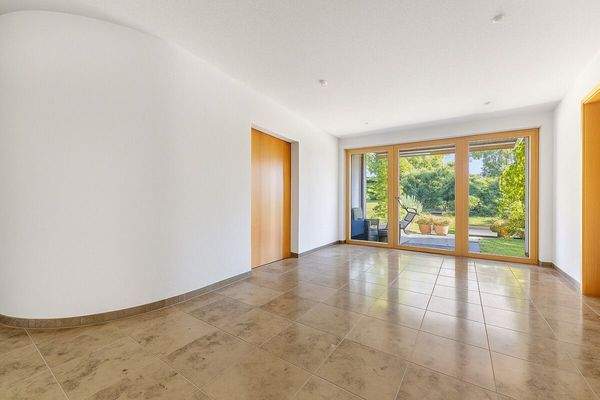 Blick zum Garten vom Untergeschoss