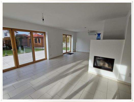 Wohnzimmer m. 3 Terr.-Zugängen