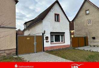 Wohnhaus - Straßenansicht