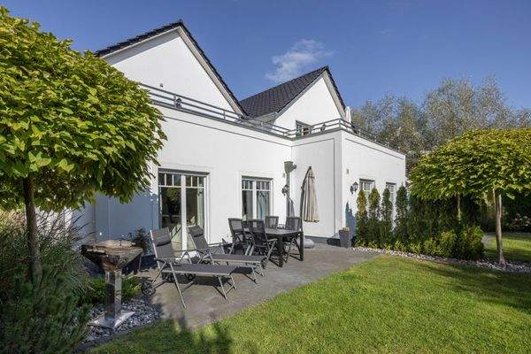 Haus am Wald – Zwei Häuser mit vier Ferienwohnungen DAHLER Rostock