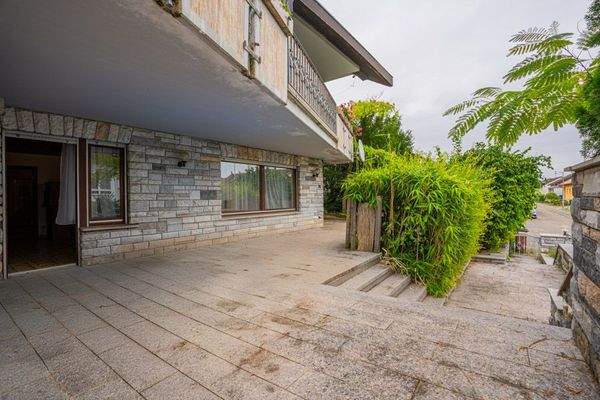 Große überdachte Terrasse