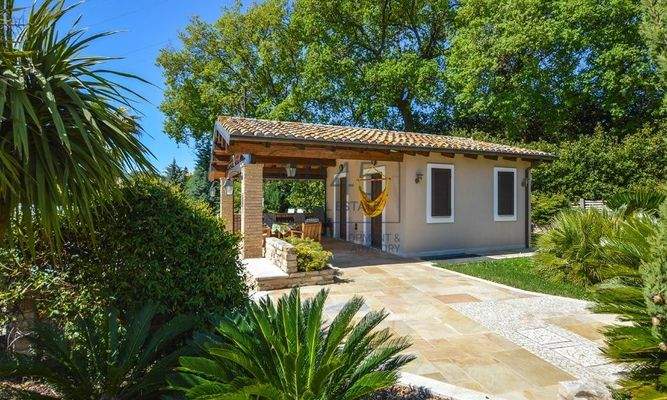 Elegantes Landhaus mit Pool und Meerblick bei Lapedona – Marken