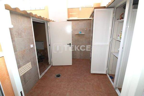 Beachside Townhouse with Private Parking in El Mojón Murcia