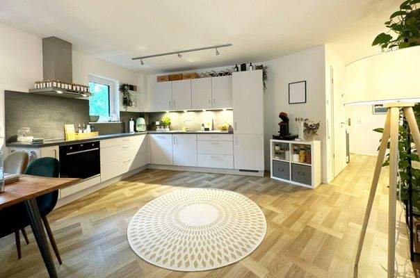 offene Küche mit Einbauküche