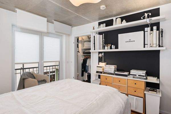 ... mit begehbarem Kleiderschrank (Maßeinbauten)