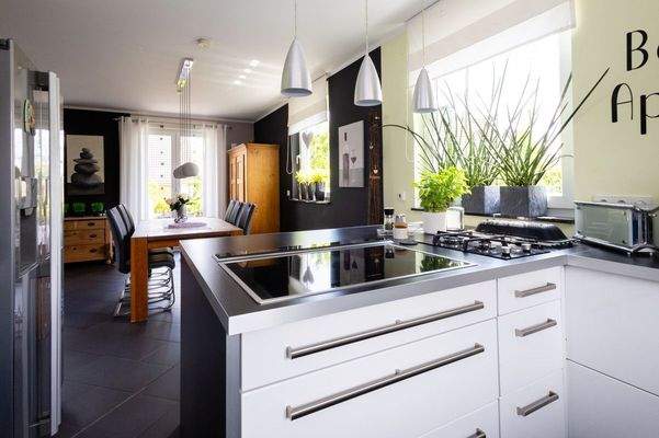 Küche und Essbereich