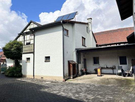 Hofansicht des Hauses mit Anbau (Wurstküche)