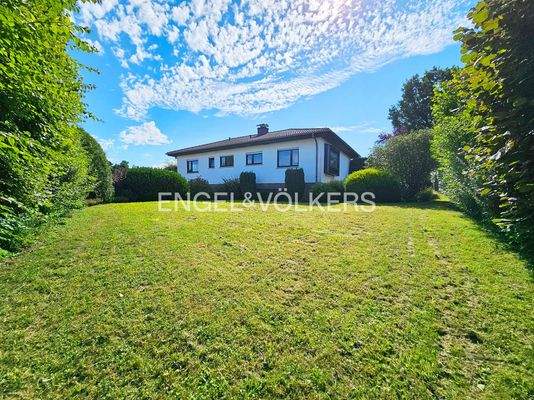 Straßenansicht/Vorgarten