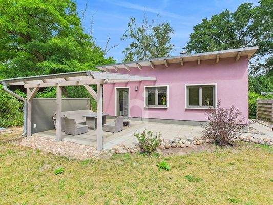 Uferdomizil mit Terrasse