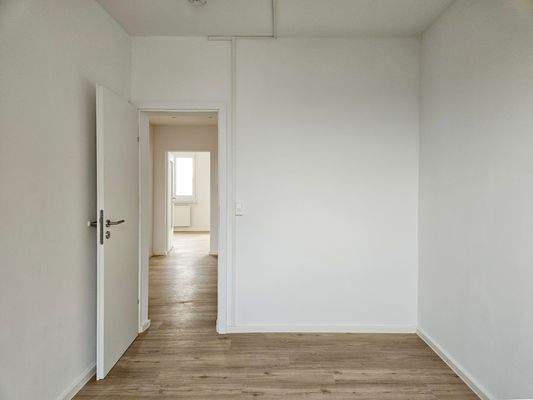 Kinderzimmer, Blick Flur.jpg