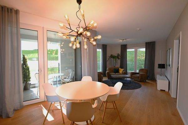 Wohn-/Esszimmer mit Loggia