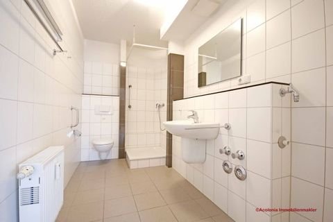 Bad mit Dusche & Waschmaschinenanschluss