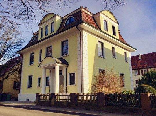 Wohnhaus Frontseite (Straße)