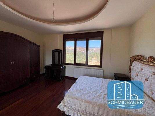 Kreta, Kapariana: Freistehendes Haus mit großem Garten am Ortsrand bei Mires