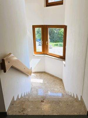 Helles freundliches Stiegenhaus