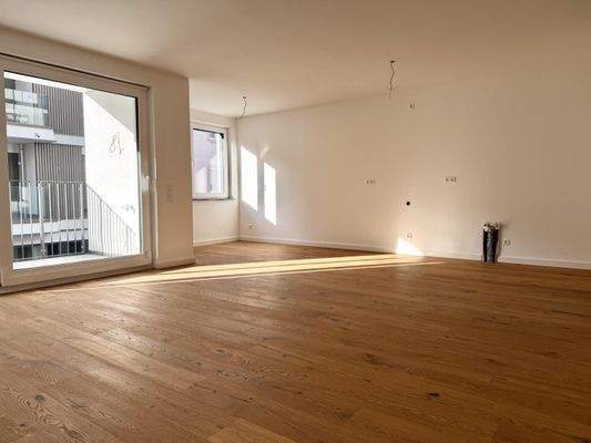 Wohn- und Esszimmer mit offener Küche