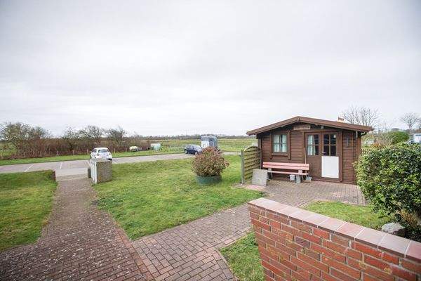 Vorgarten mit Gartenhaus