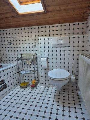 Teilansicht BAD/ WC im DG...