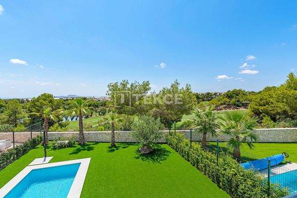 Golf Villa with Impressive Views in Pilar de la Horadada
