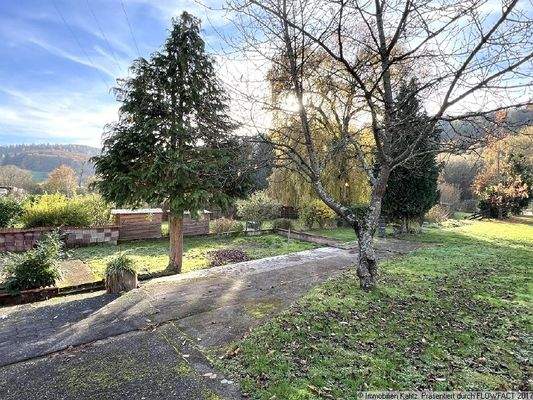 weitläufiges Grundstück