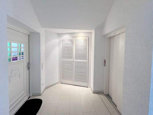 Wohnungstür / Hausflur