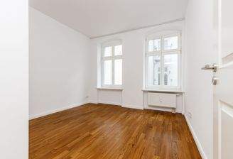 großzügiges Zimmer