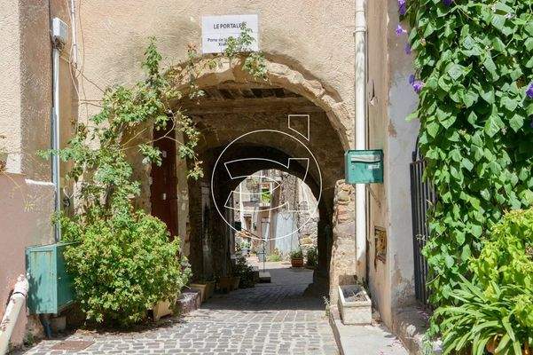  Roquebrune-sur-Argens