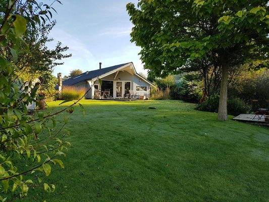 Hinterer Garten - 2 Terrassen