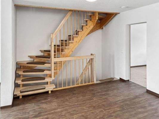 Treppe ins DG und Flur DG_1