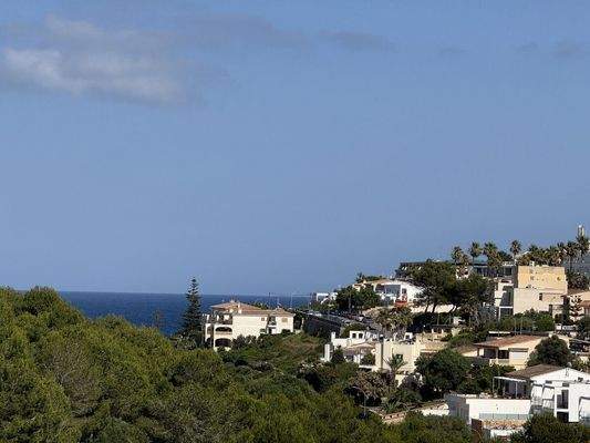 Ausblick von der Dachterrasse auf die Cala Mendia