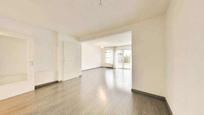 Wohnzimmer-/-Esszimmer