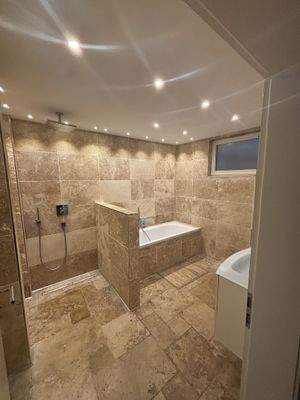 UG Bad mit Dusche und Badewann