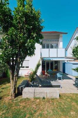 Objektansicht mit Garten 