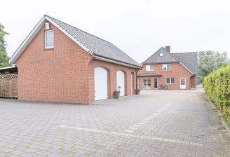 Außenansicht Garage Haus