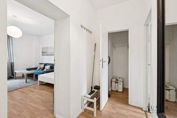 Flur mit Blick in Zimmer 1