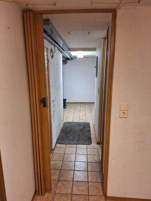 Diele im Keller zum 2. Kellerraum