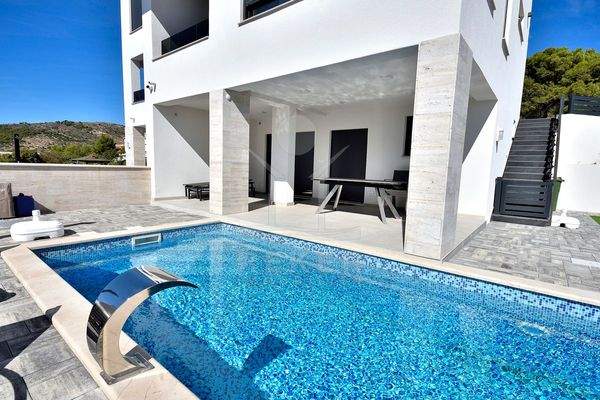 Luxuriöses Freizeitparadies im eigenen Garten