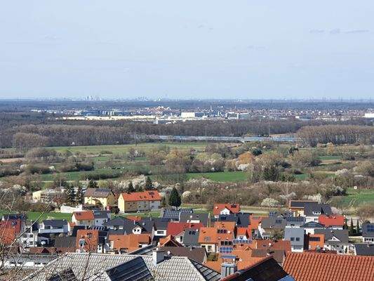 Fernsicht nach Nord-West im Hintergrund Mannhe