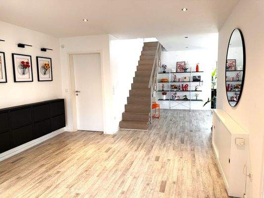 Flur mit Blick in den Wohnbereich