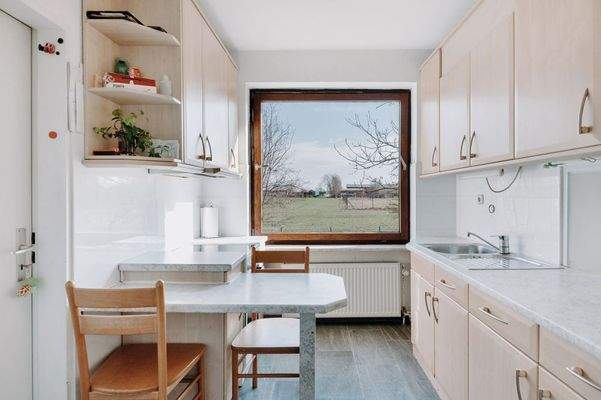 Küche mit Speisekammer