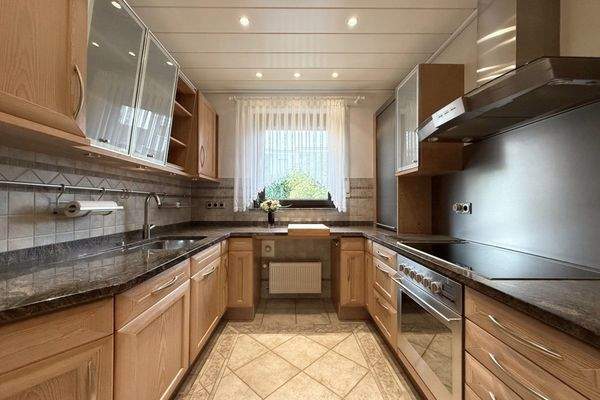 Zeitlose Einbauküche von 2010