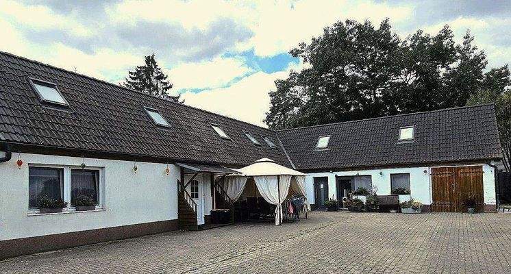 hinteres Nebengebäude