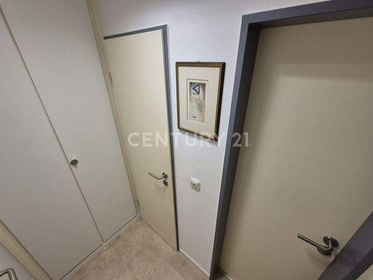 Eingänge Gäste-WC/ Vorratsraum