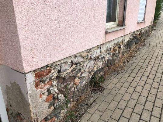 Sockelleiste straßenseitig