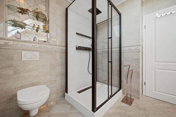 1.OG | Bad mit Dusche und WC