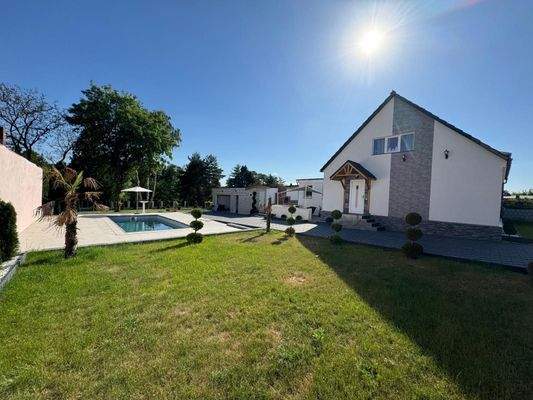 Hausansicht aus dem Garten