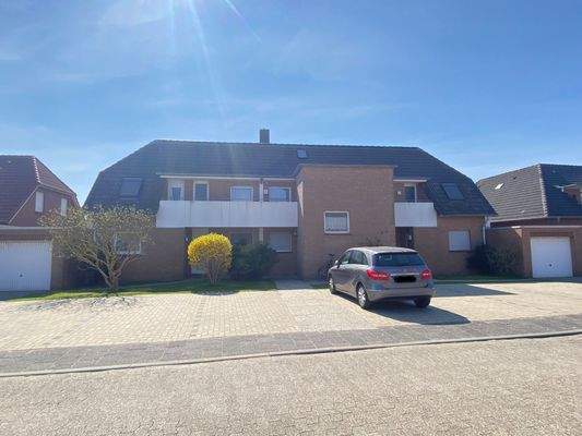 Stellplätze auf der Nordseite des Hauses