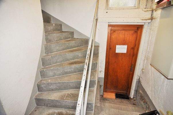 32 Flur Ausgang Treppenaufgang.JPG