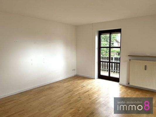 großzügiges Wohnzimmer